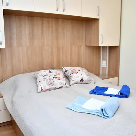 Zoeldalma Apartmanhaz 아파트 *