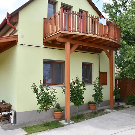 شقة Zoeldalma Apartmanhaz