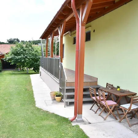 Zoeldalma Apartmanhaz 아파트 발라톤알마디