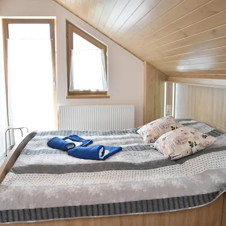 Apartment Zoeldalma Apartmanhaz Balatonalmádi