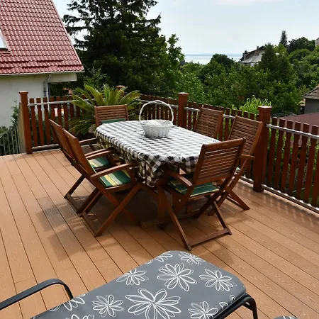 Zoeldalma Apartmanhaz شقة *