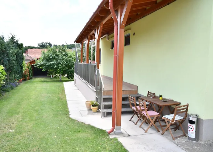 Zoeldalma Apartmanhaz 아파트 발라톤알마디